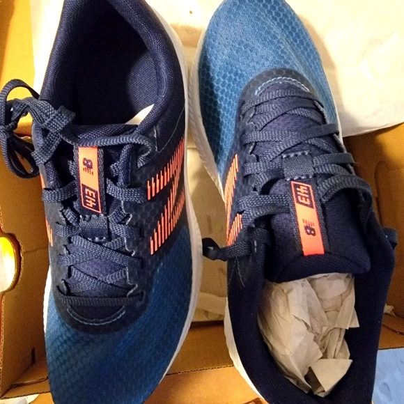 New Balance Woman's 417- new in box - Picture 2 of 5